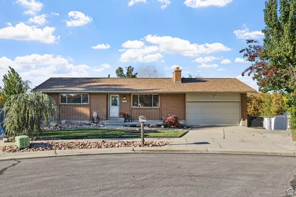 10446 S HYACINTH CIR, Sandy, UT 84094