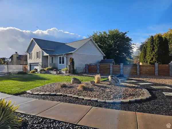 5568 S WALDEN WOOD DR, Murray, UT 84123