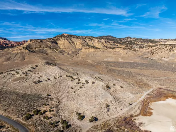 Tropic, UT 84776,1040 W UNDER THE RIM RD