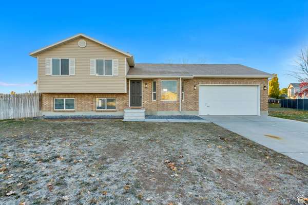 1592 N 2580 W, Clinton, UT 84015