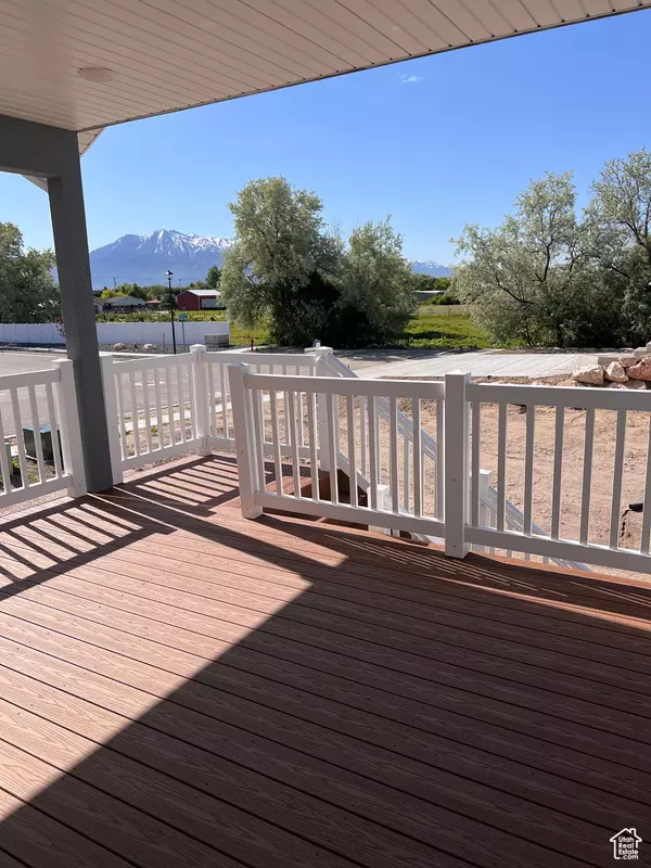 Farr West, UT 84404,2111 W 1975 N