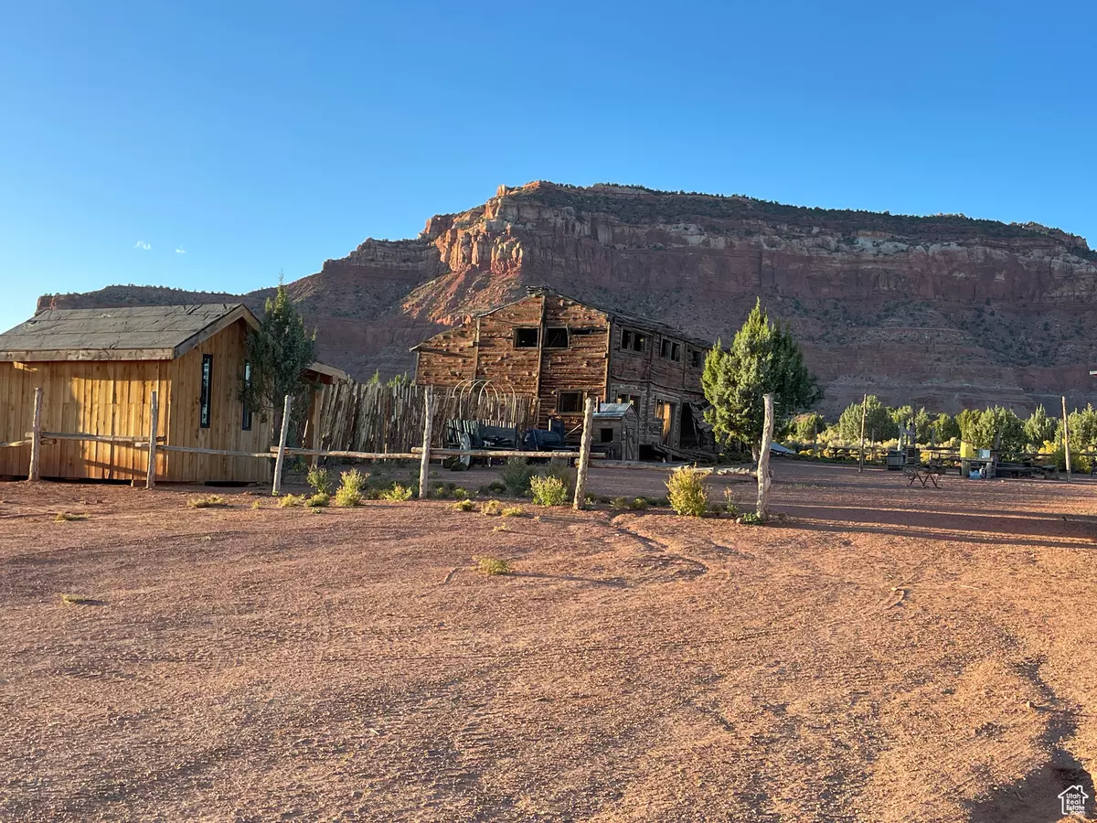 Kanab, UT 84741,350 ACRES WEST OF KANAB