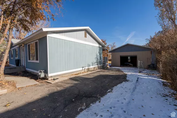 Vernal, UT 84078,1052 N 2500 W