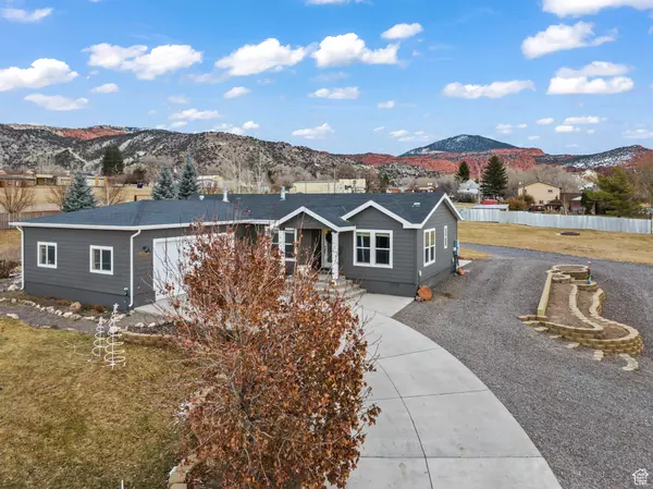 17 S 100 W, Bicknell, UT 84715