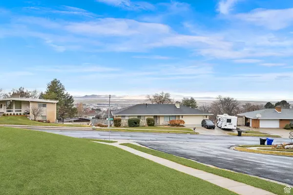 Bountiful, UT 84010,576 MEADOWLARK LN