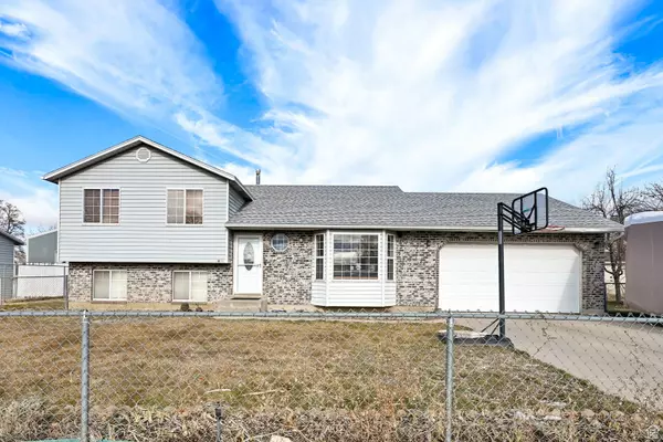 2698 W 1600 N, Clinton, UT 84015