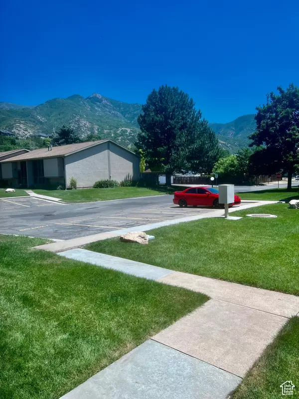 South Ogden, UT 84403,5652 S OAKWOOD CT E