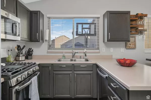 West Jordan, UT 84081,8544 S LAUREL OAK DR