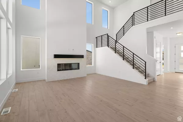 West Jordan, UT 84081,5946 W ERIC MOUNTAIN LN #103
