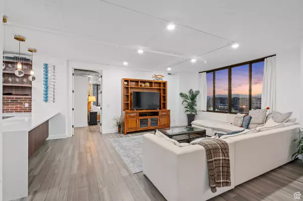 Salt Lake City, UT 84101,44 W 300 S #305S