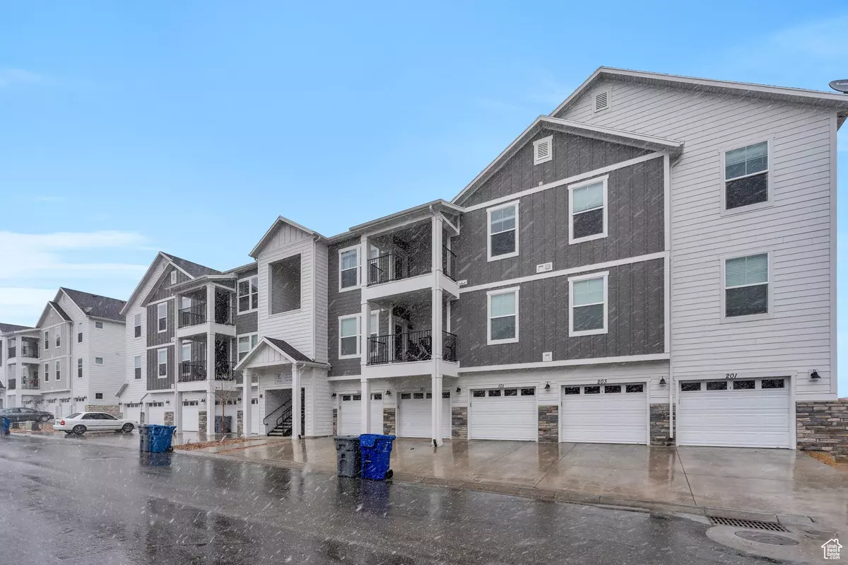 Saratoga Springs, UT 84045,972 W SPIDER GREEN WAY W #E201