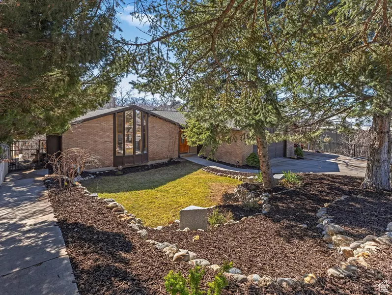 2458 E GRANITE HILLS CIR S, Sandy, UT 84092