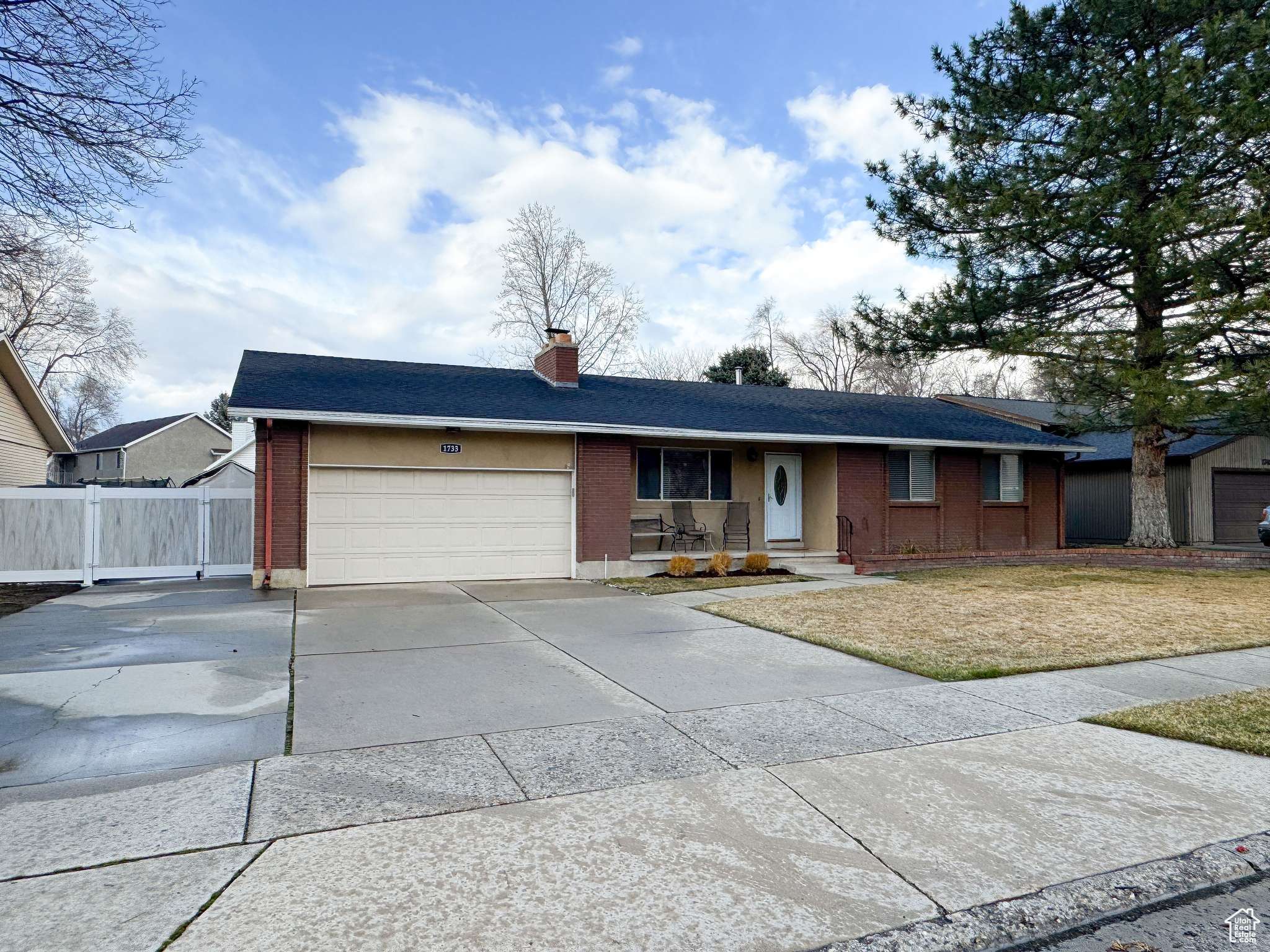 1733 E SITZMARK DR, Sandy, UT 84092