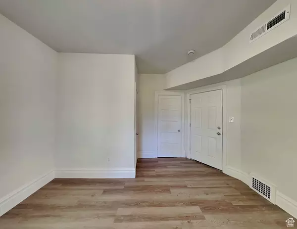 Salt Lake City, UT 84103,672 N 200 W