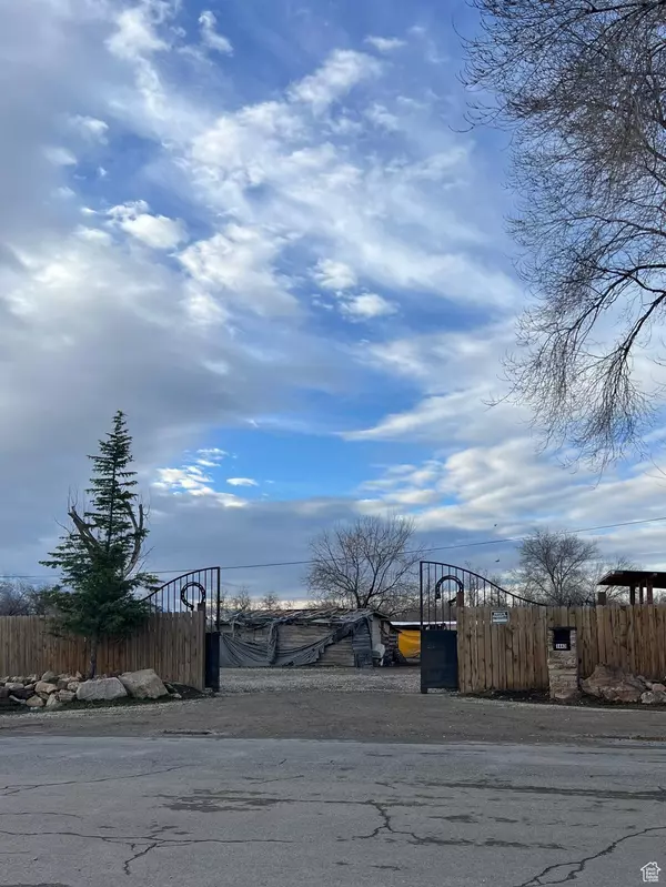 West Valley City, UT 84119,1407 W CRYSTAL AVE