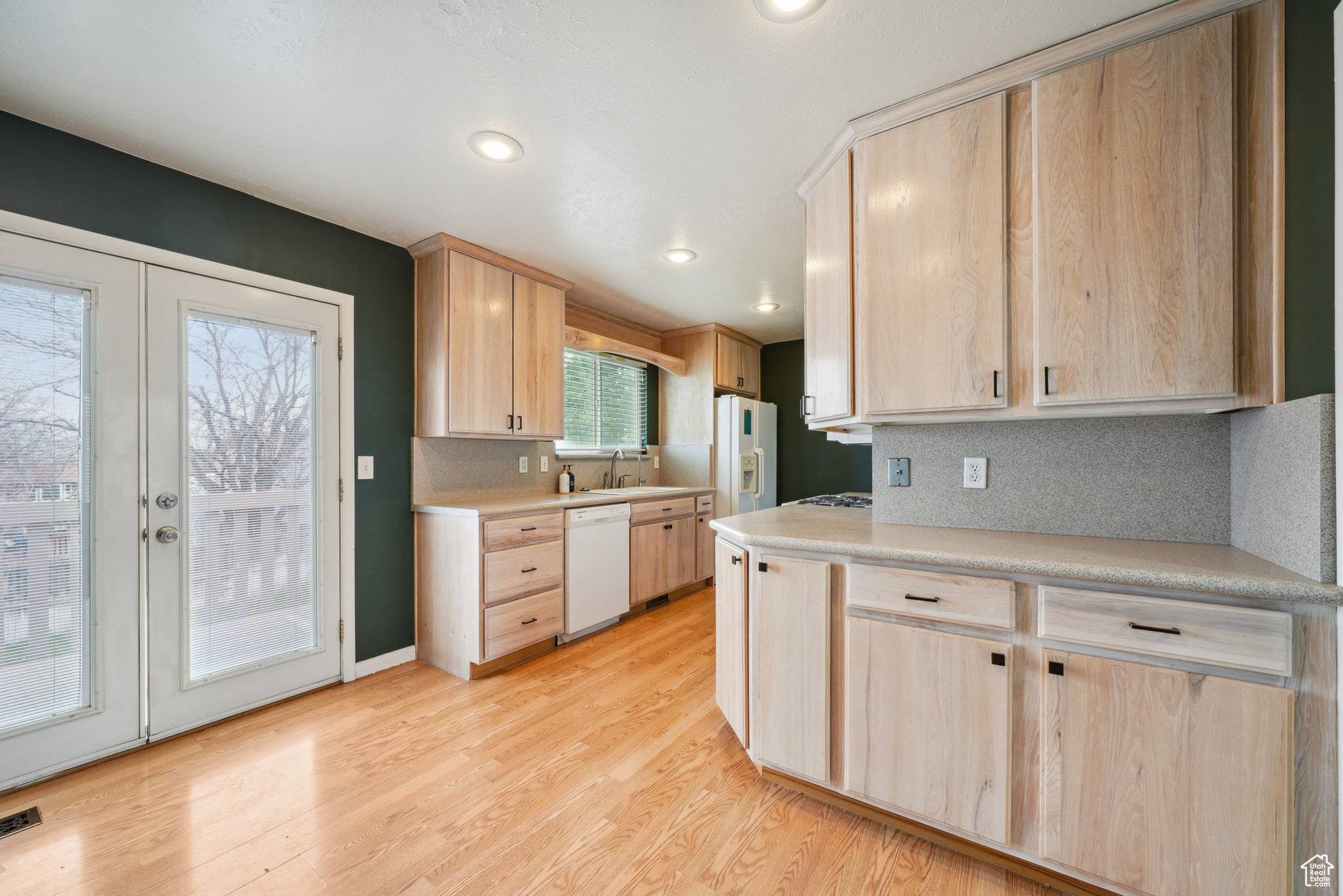 West Jordan, UT 84081,6687 S CYCLAMEN DR W