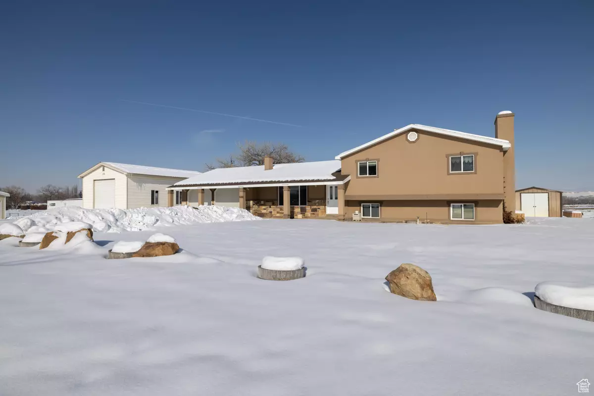 Myton, UT 84052,3196 W 7200 S
