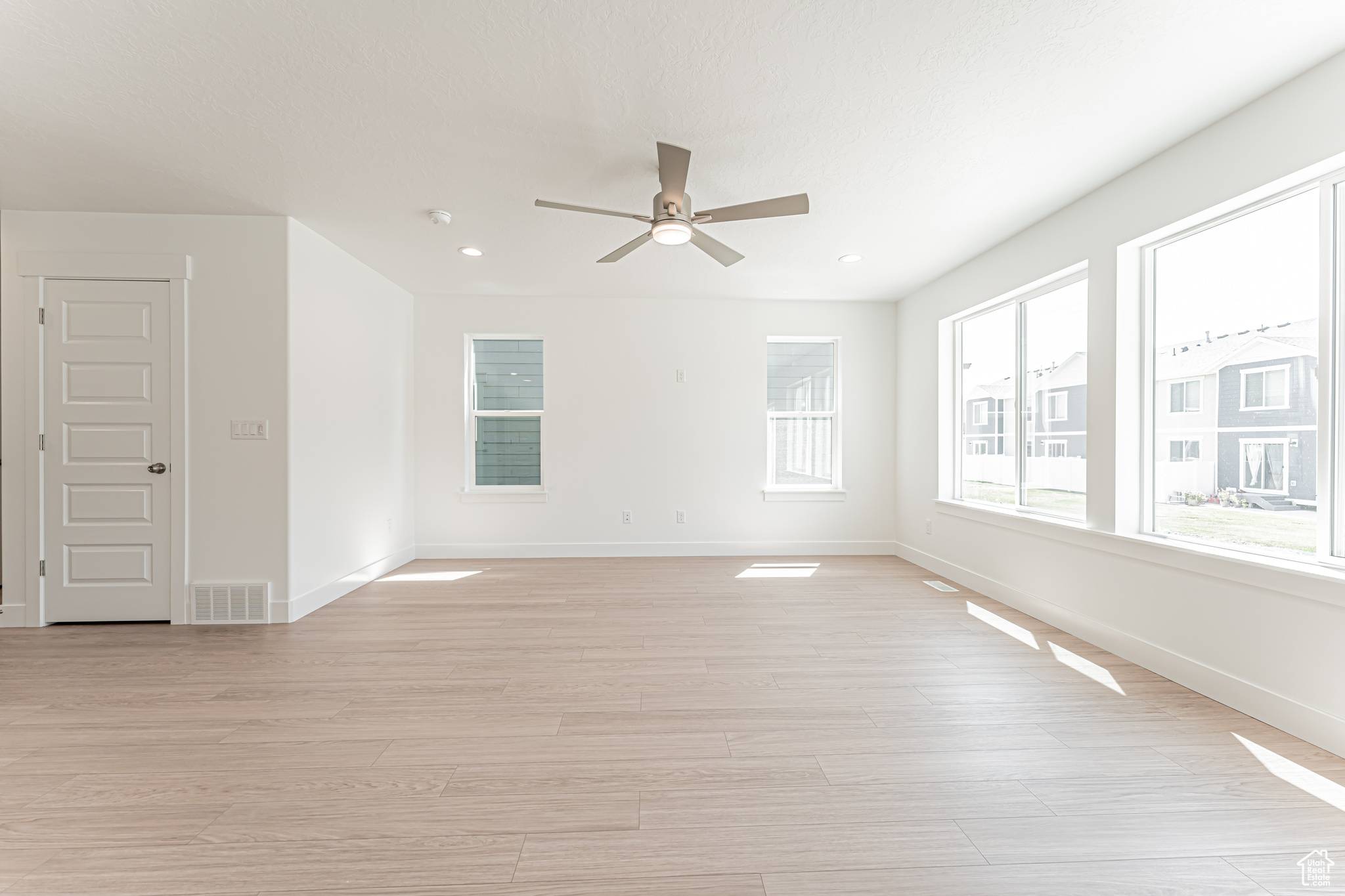 Lehi, UT 84043,3683 W 950 N #220