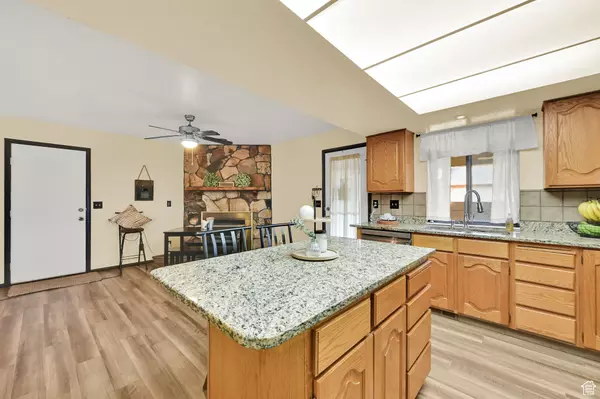 South Ogden, UT 84405,992 E 5625 S