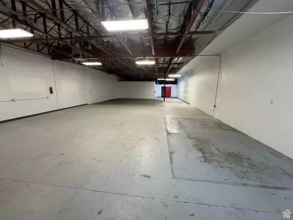 South Salt Lake, UT 84115,557 W BILLINIS S