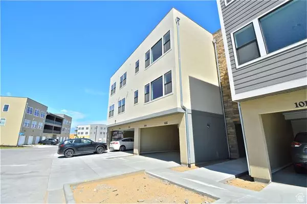 Midvale, UT 84047,8373 S IRIS LUMI LN LN W #201