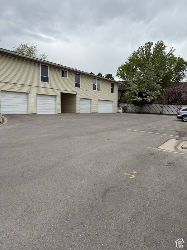 3049 S ORCHARD DR #B, Bountiful, UT 84010
