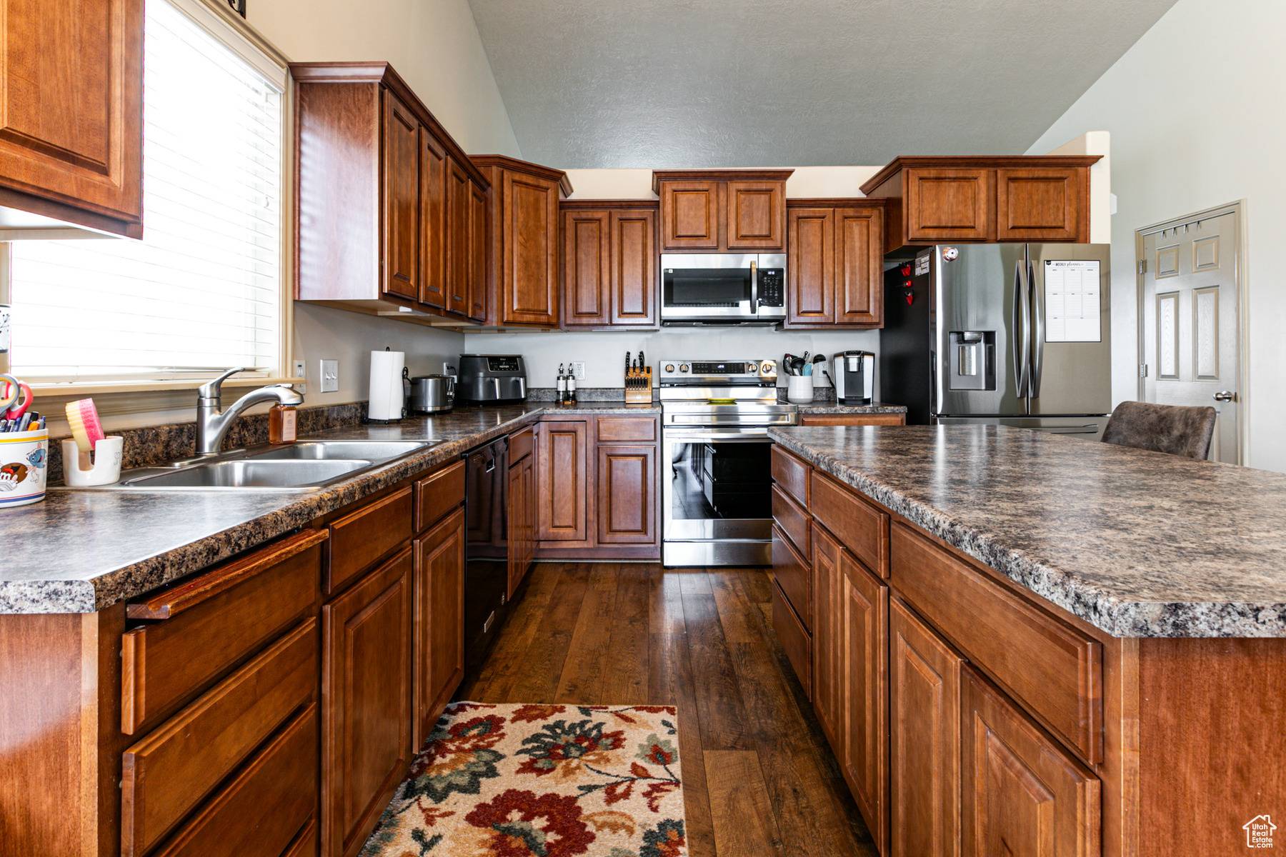 West Jordan, UT 84081,6576 W OAK BRIDGE DR