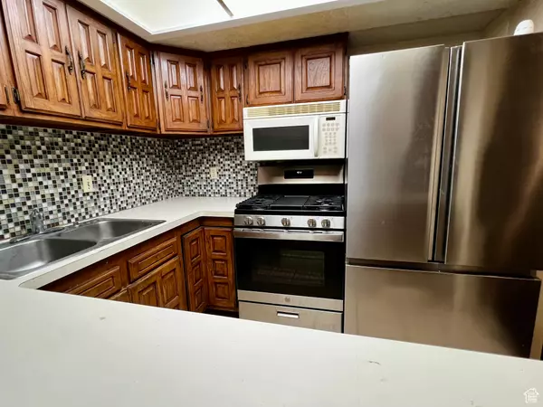 Roy, UT 84067,4539 S 1800 W #127