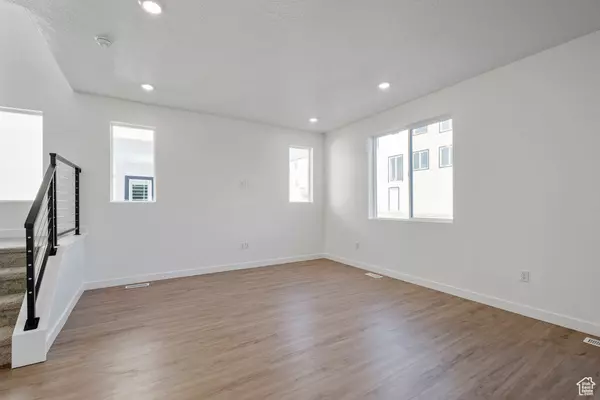 Murray, UT 84123,912 W BELLSHILL DR #15