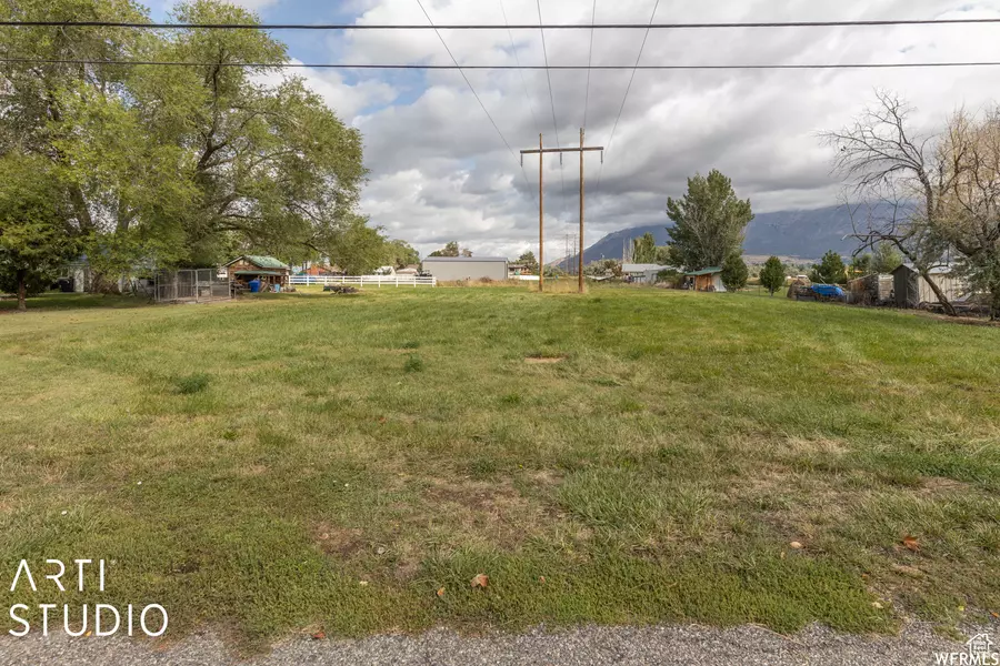 2268 W 1800 N, Farr West, UT 84404