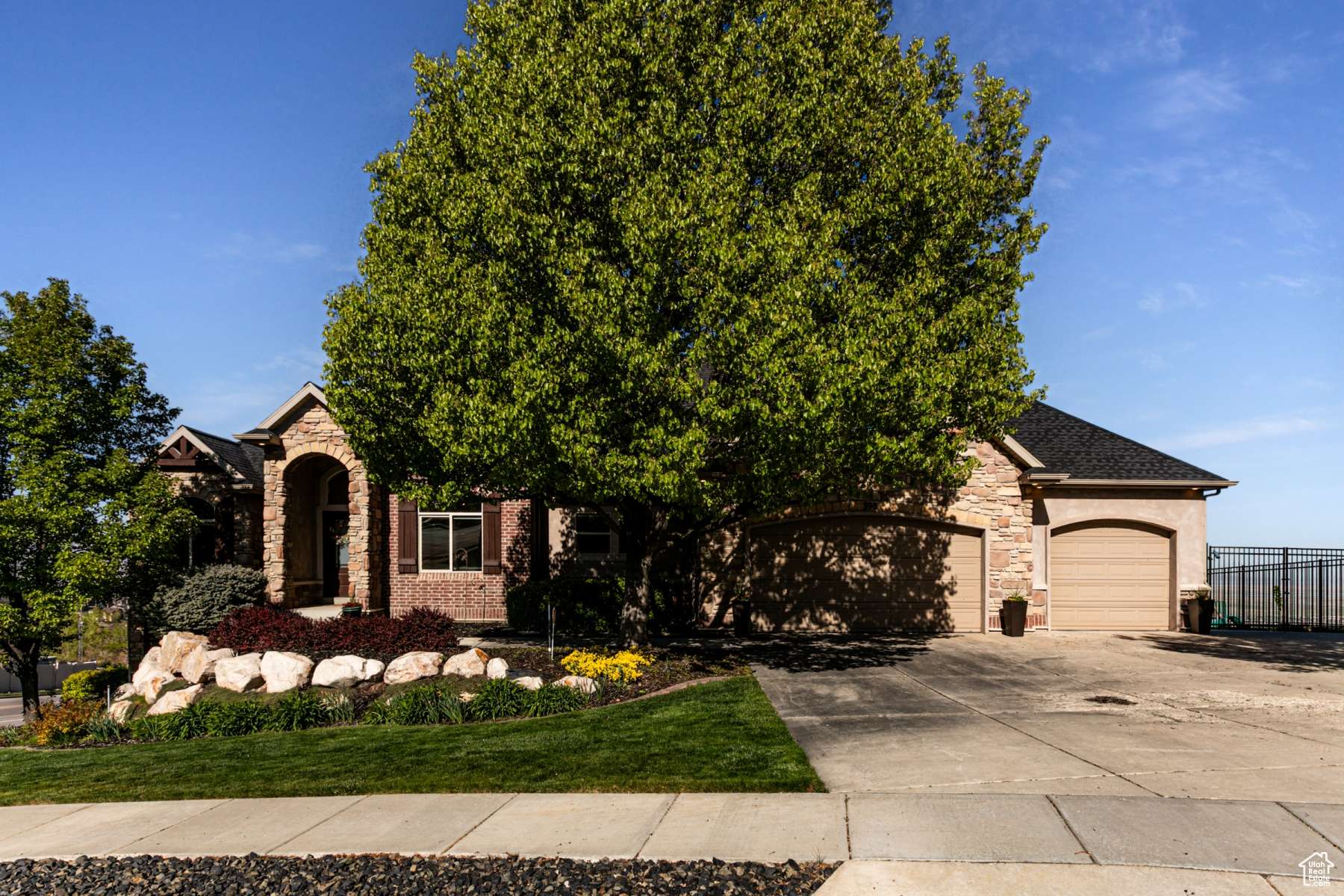 North Salt Lake, UT 84054,398 S LOFTY LN E