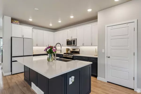 South Jordan, UT 84009,11619 S SILVER POND DR W