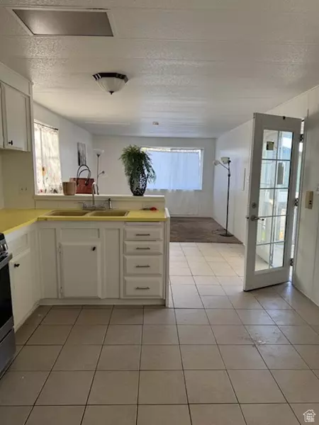 8155 S REDWOOD RD #95, West Jordan, UT 84088