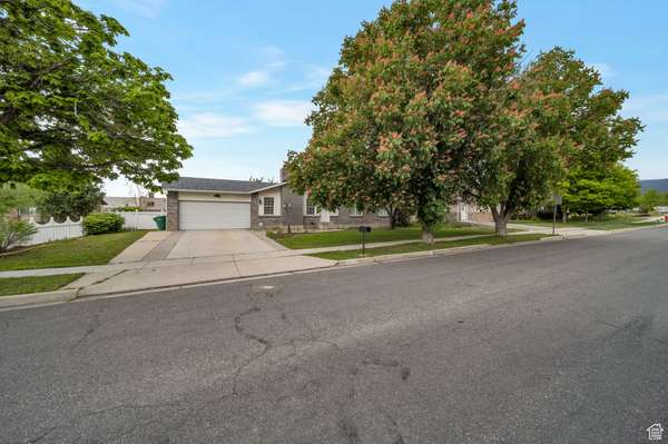 Sandy, UT 84070,665 E HOWARD DR