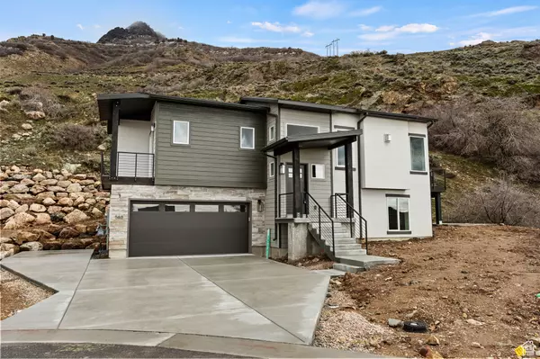 1582 E MADDIES CV #19, Ogden, UT 84404