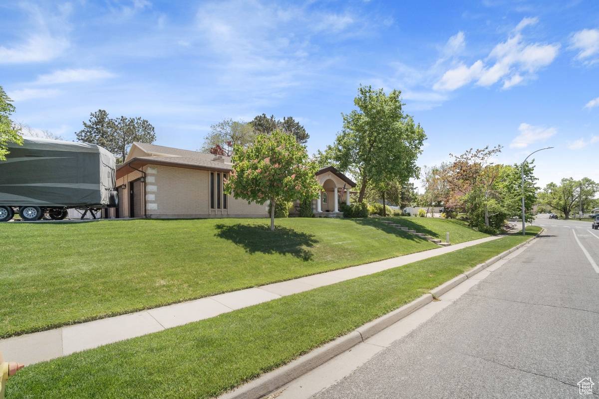 Bountiful, UT 84010,1761 S DAVIS BLVD E