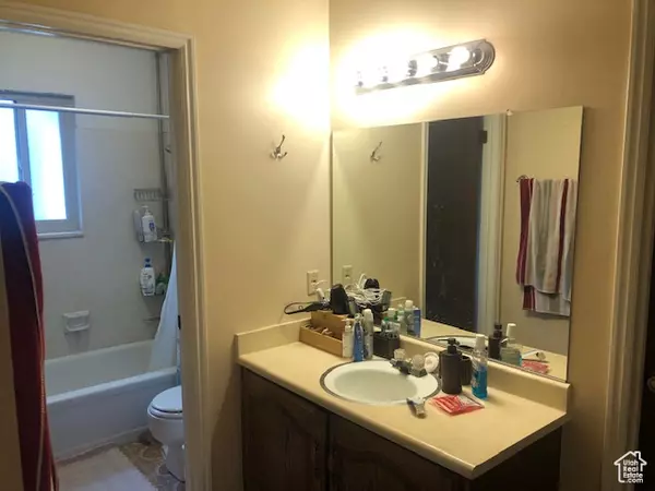 Provo, UT 84606,261 N 400 E #301
