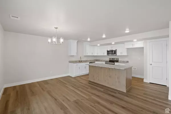 Santaquin, UT 84655,953 N 215 W
