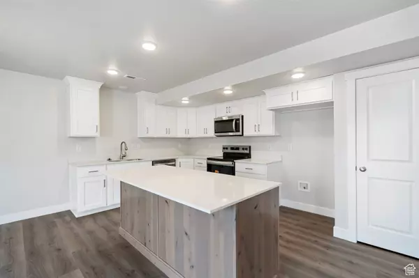 Santaquin, UT 84655,947 N 215 W