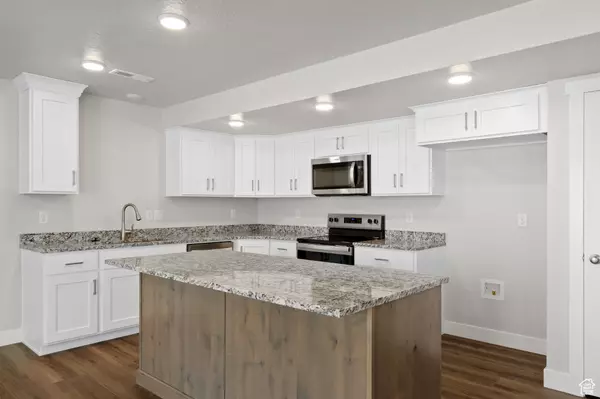 Santaquin, UT 84655,949 N 215 W
