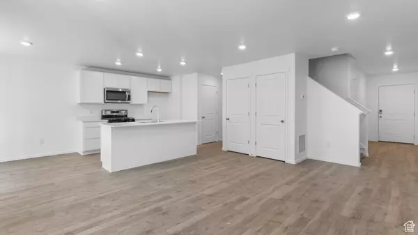 Saratoga Springs, UT 84045,881 E OAKUM LN #2301