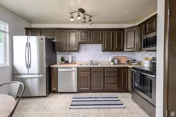 West Jordan, UT 84084,7648 S 2290 W