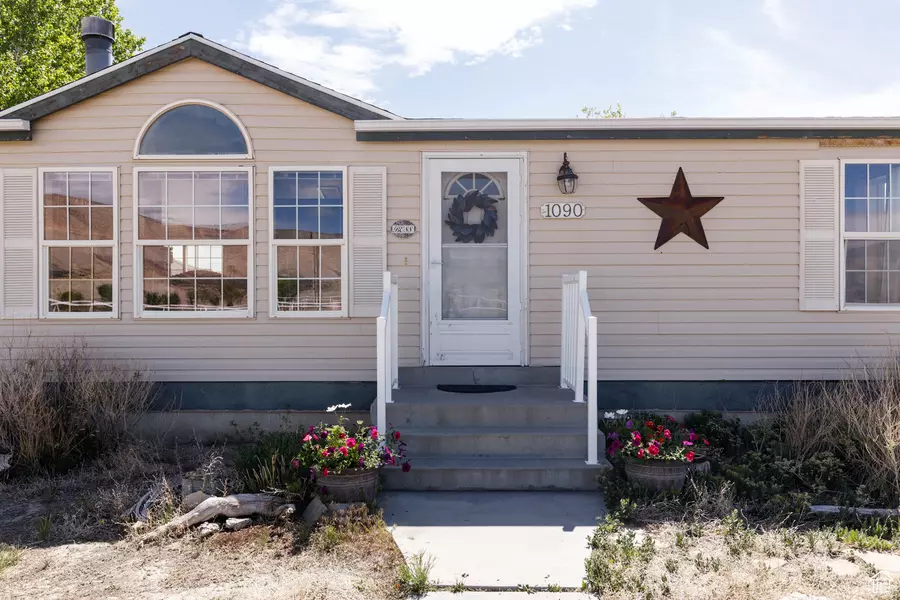 1090 N 200 E, Ferron, UT 84523