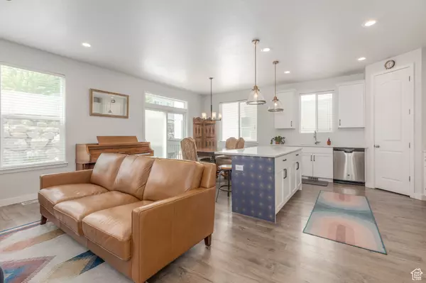 North Salt Lake, UT 84054,242 E RIDGELINE WAY