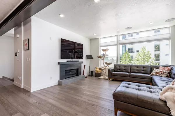 Salt Lake City, UT 84103,260 W 500 N #4