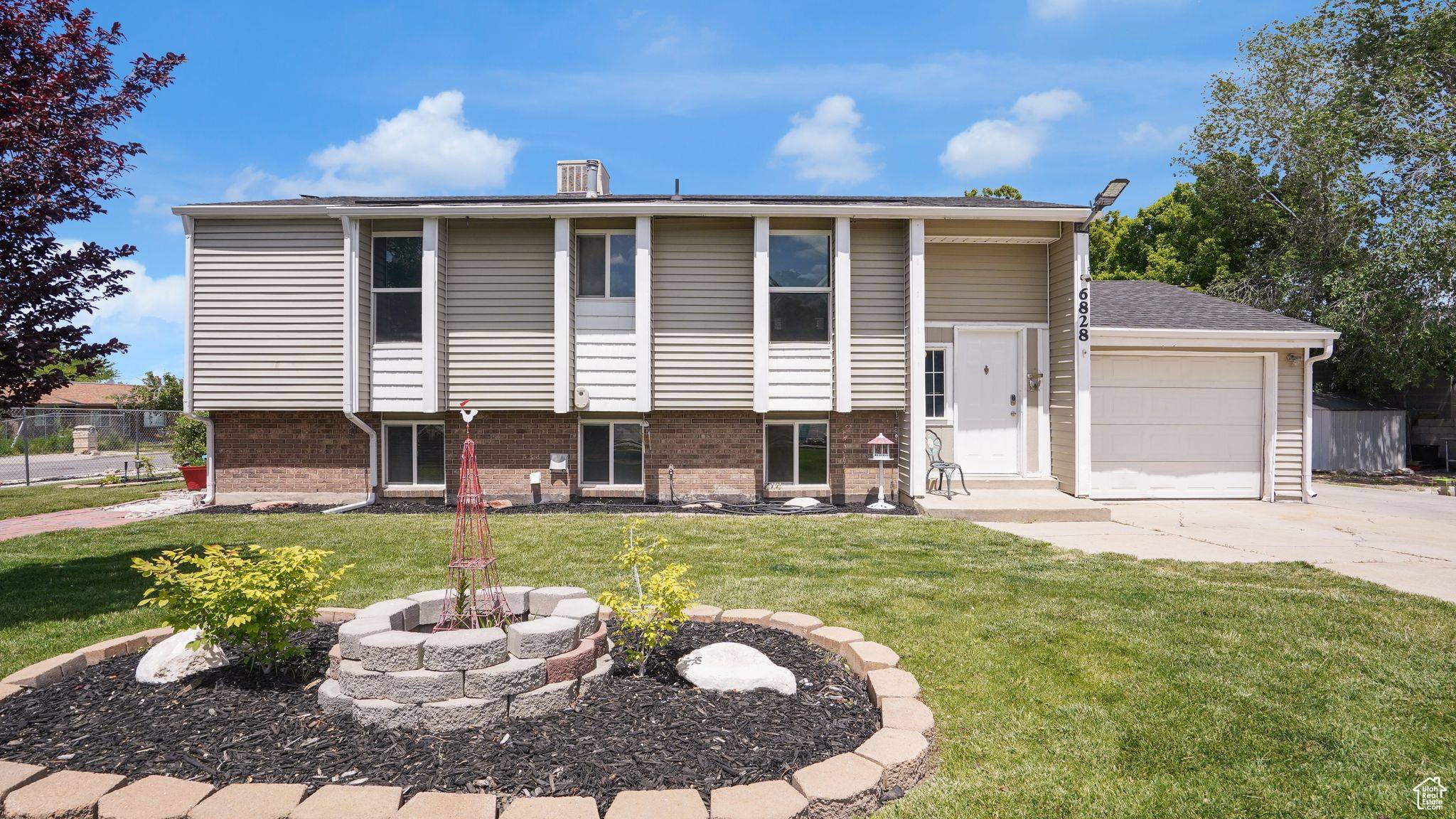 6828 W COPPERHILL DR, West Valley City, UT 84128