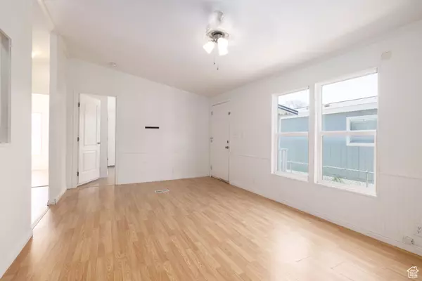Clearfield, UT 84015,526 N 1350 W #204