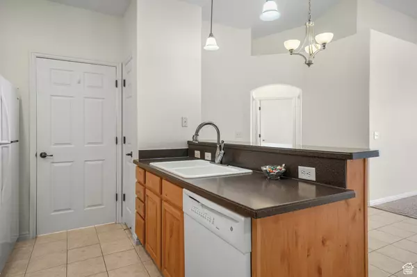 Provo, UT 84606,1052 S CANYON MEADOWS DR #4