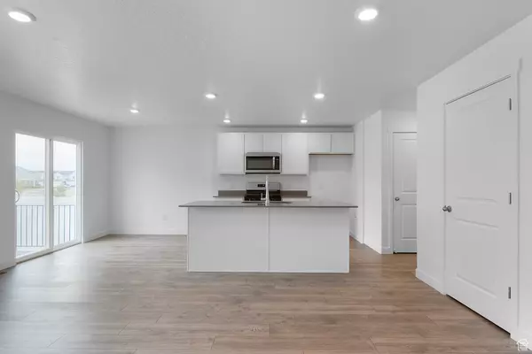 Saratoga Springs, UT 84045,864 E SAND DOLLAR WAY #2328