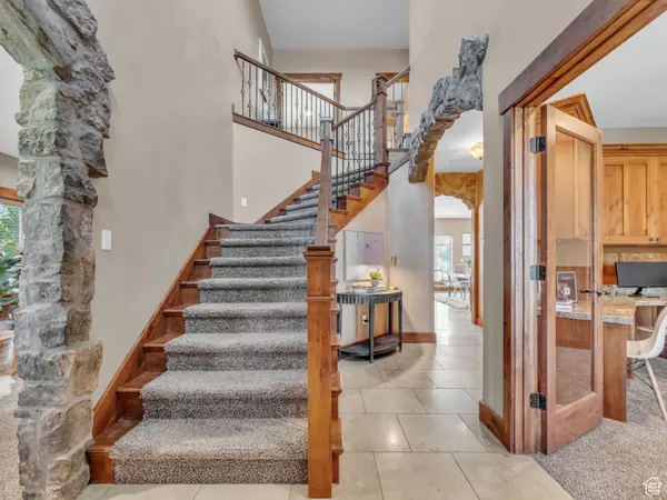 Sandy, UT 84093,2894 E COBBLEMOOR LN